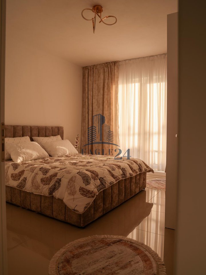 JEPET ME QIRA – Apartament 1+1 në Qendër të Kamzës