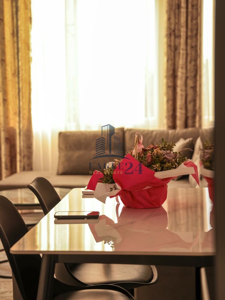 JEPET ME QIRA – Apartament 1+1 në Qendër të Kamzës