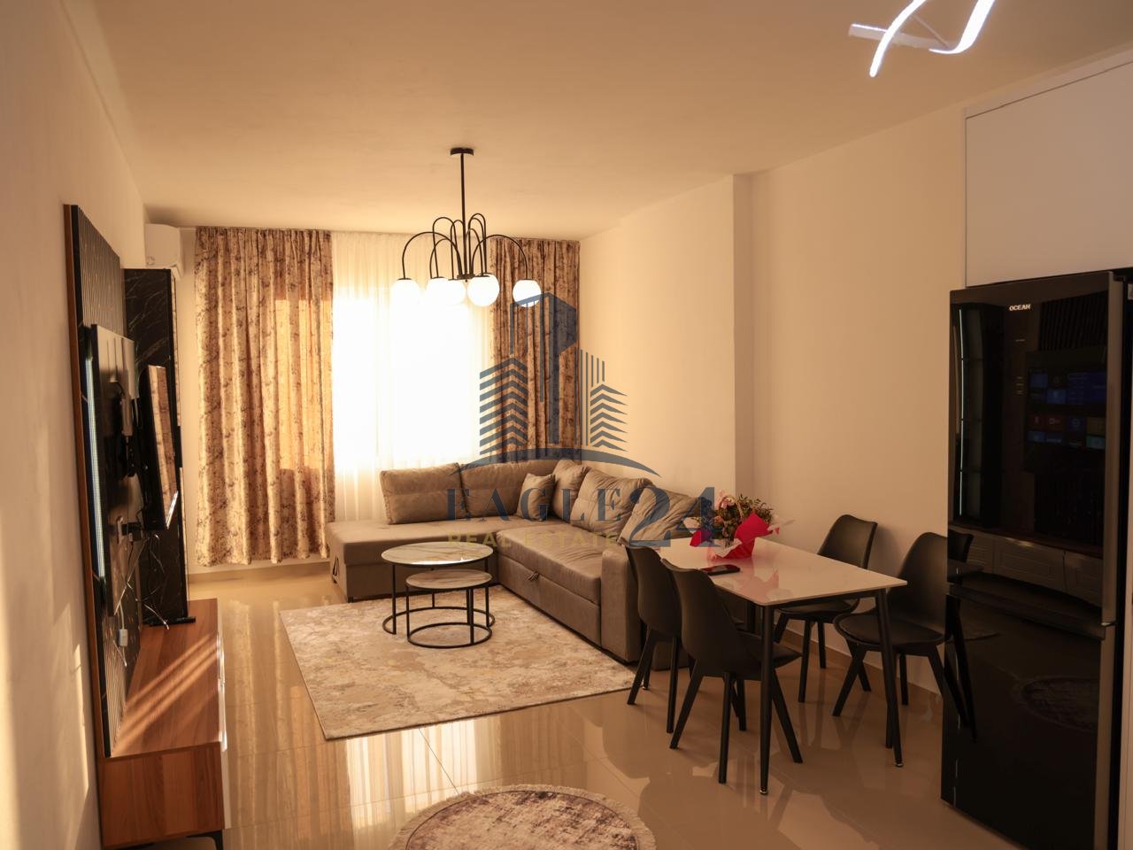 JEPET ME QIRA – Apartament 1+1 në Qendër të Kamzës