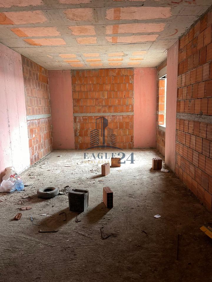 Shitet apartament 2+1 tek Residenca New Impact