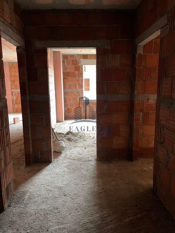 Shitet apartament 2+1 tek Residenca New Impact