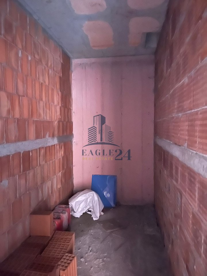 Shitet apartament 2+1 tek Residenca New Impact