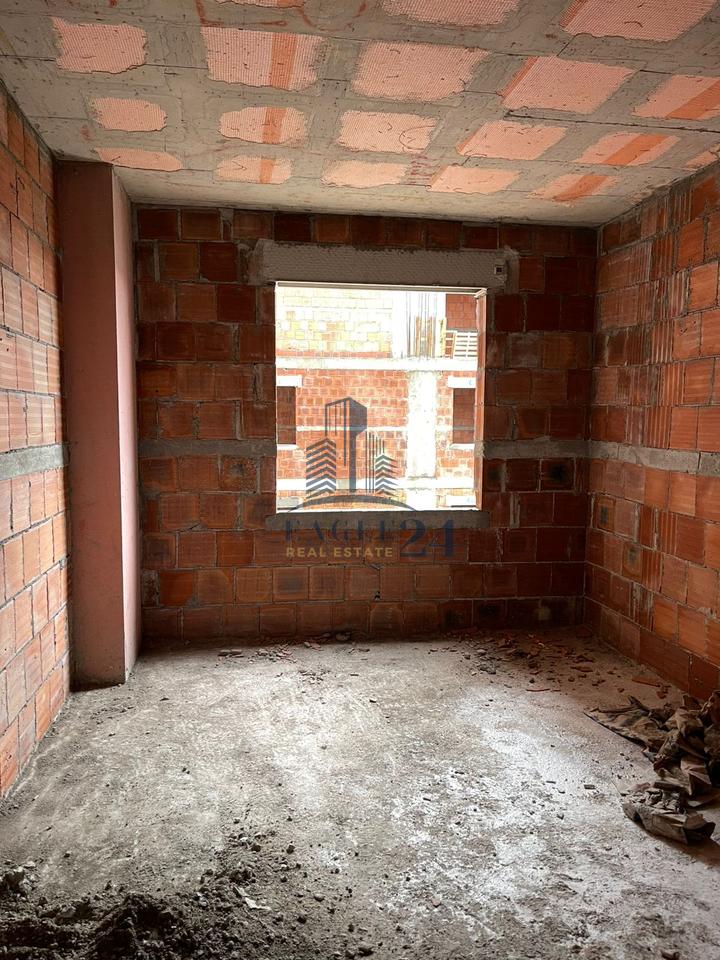 Shitet apartament 2+1 tek Residenca New Impact