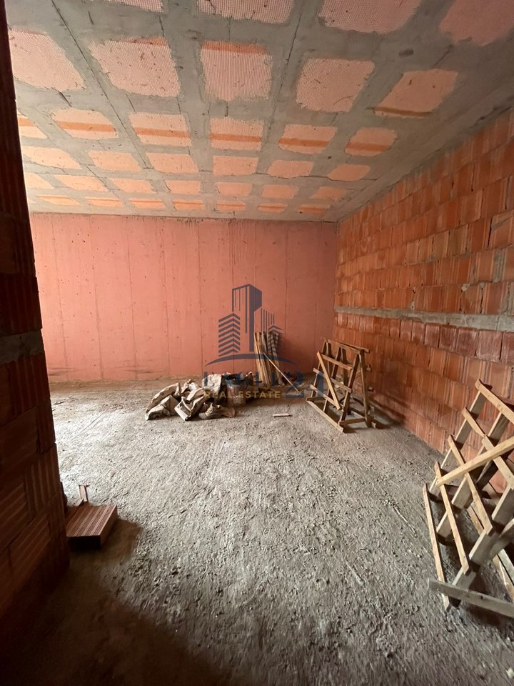 Shitet apartament 2+1 tek Residenca New Impact