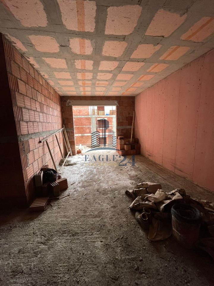 Shitet apartament 2+1 tek Residenca New Impact