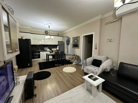 Shitet apartament 2+1 tek Pazari i  Ri