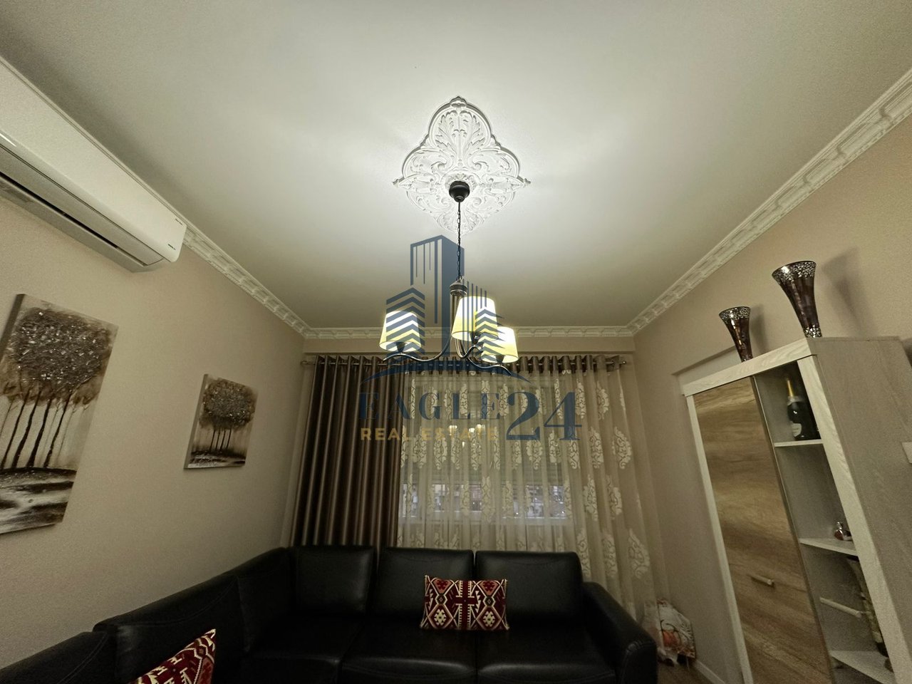 Shitet apartament 2+1 tek Pazari i  Ri
