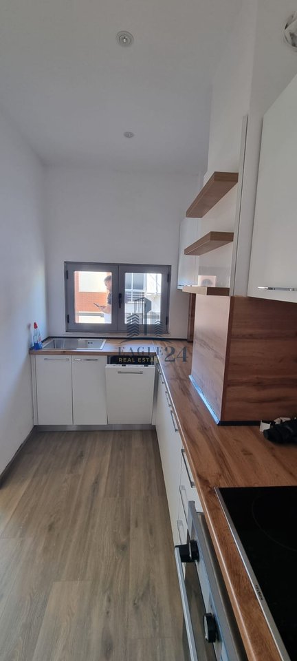 💎 Jetesë Ekskluzive pranë Gjimnazit "Ismail Qemali" – Hapësirë dhe Modernitet- 1200€ | 150 m²