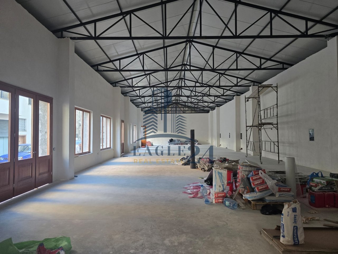 Jepet kapanon + zyre  me qira 6000€ në 21 Dhjetori!