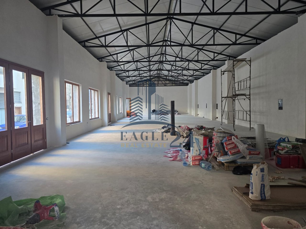 Jepet kapanon + zyre  me qira 6000€ në 21 Dhjetori!