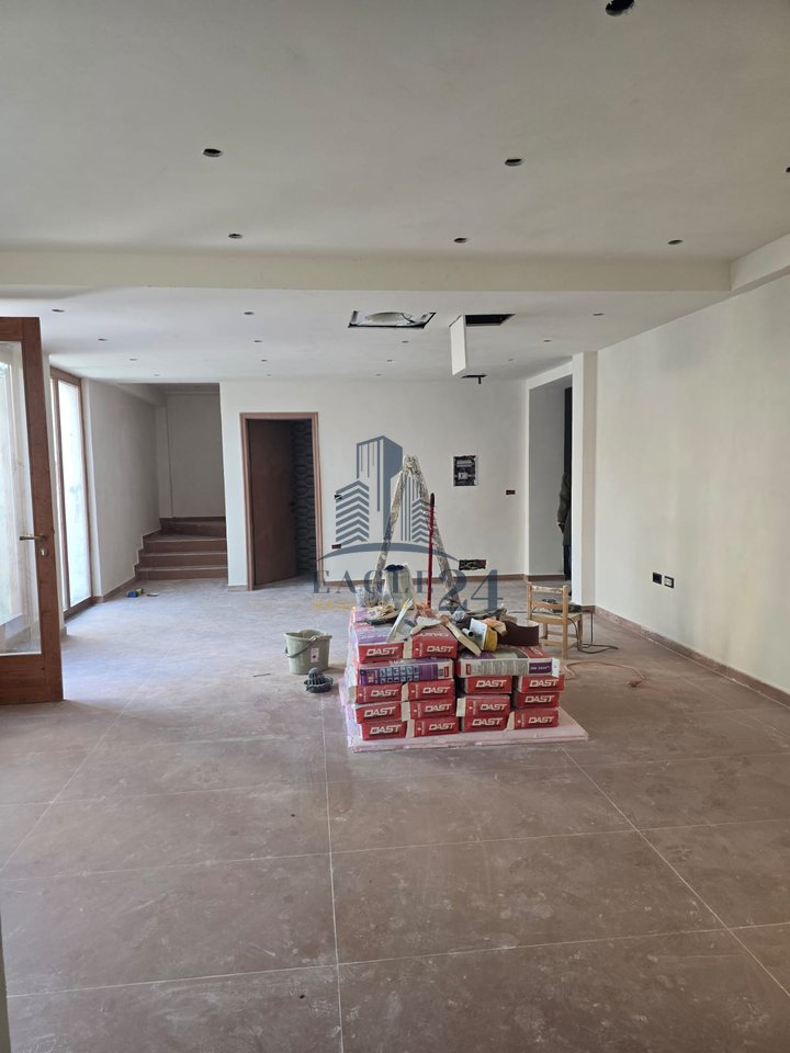 Jepet kapanon + zyre  me qira 6000€ në 21 Dhjetori!