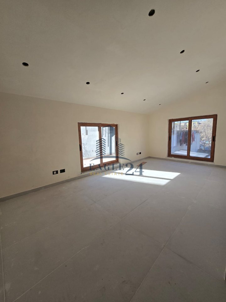 Jepet kapanon + zyre  me qira 6000€ në 21 Dhjetori!