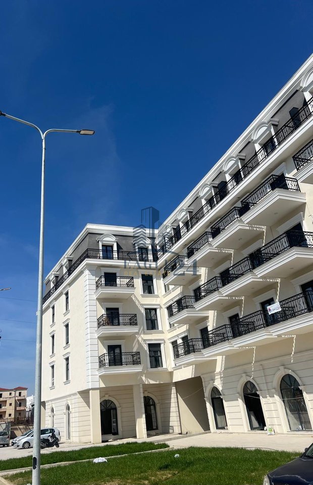 Negozio in vendita a Sauk i Vjetër, Residenza "Porta Tirana e Re"