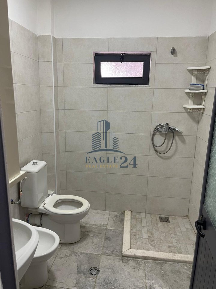 1+1 Apartment for sale in 21 Dhjetori, Tirana 100,000€