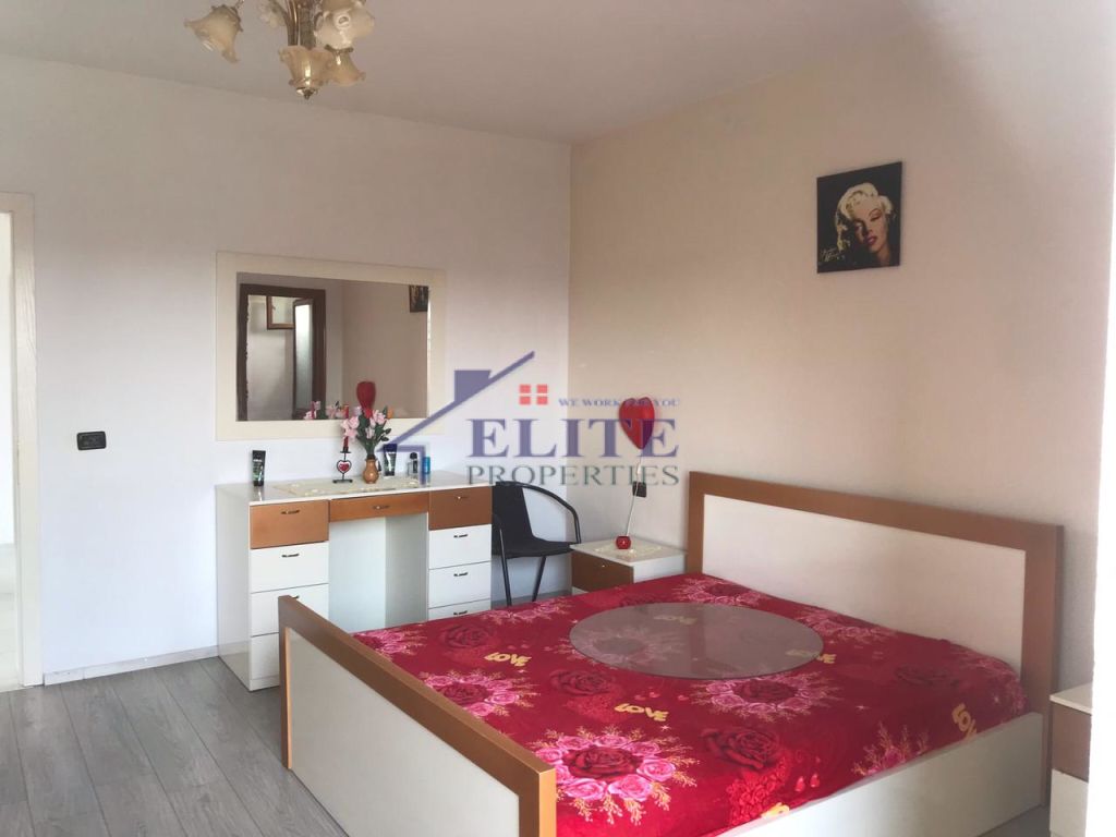 Vendesi villa su tre piani a Kamëz in vendita