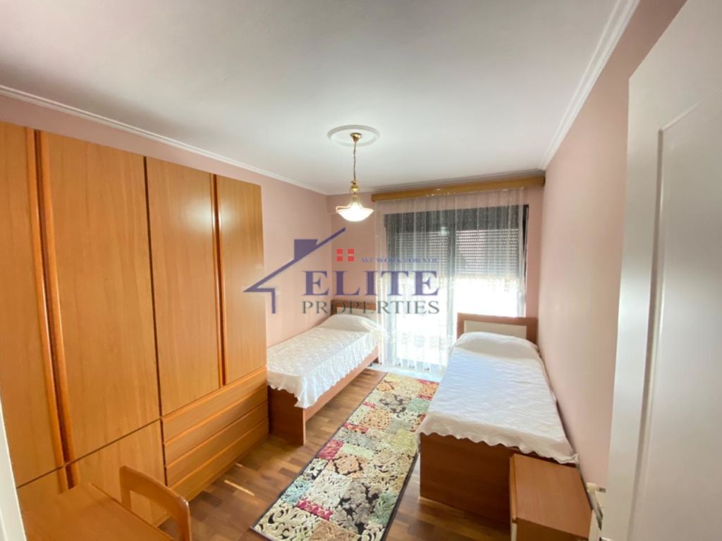 Ish- “Bllok”, apartament 2+1+2 me qera