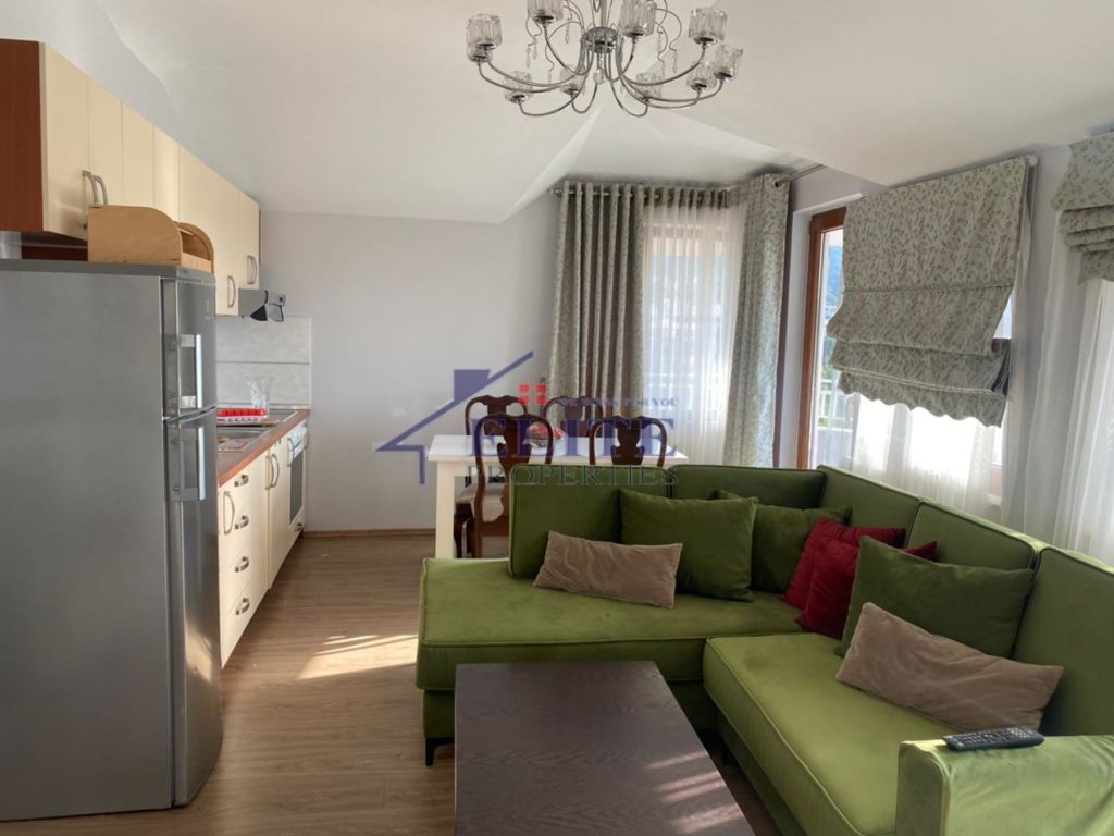 Parku i Liqenit – apartament 2+1 me qira ne katin e trete te nje vile