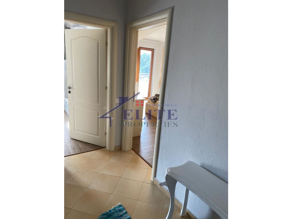 Parku i Liqenit – apartament 2+1 me qira ne katin e trete te nje vile