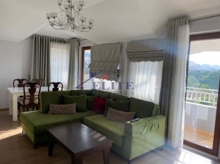 Parku i Liqenit – apartament 2+1 me qira ne katin e trete te nje vile