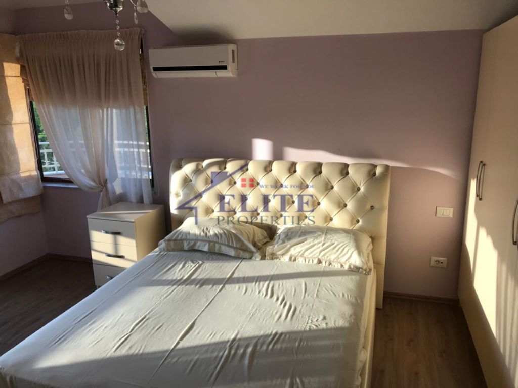 Parku i Liqenit – apartament 2+1 me qira ne katin e trete te nje vile