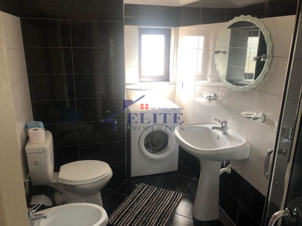 Parku i Liqenit – apartament 2+1 me qira ne katin e trete te nje vile