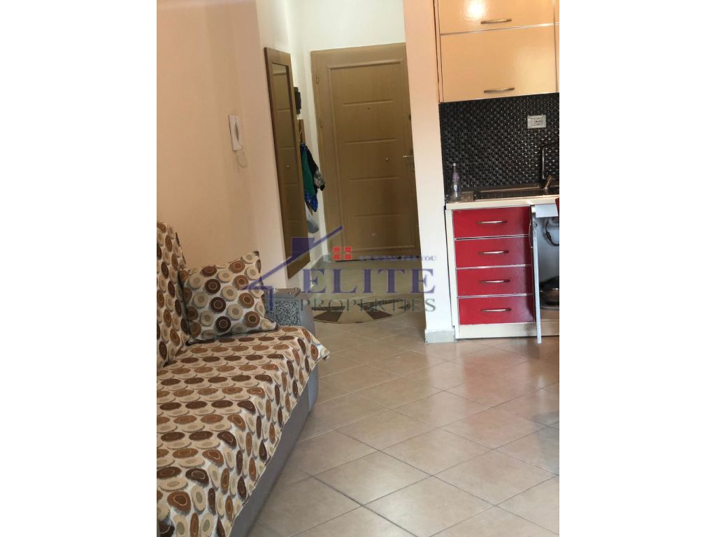 Appartamento 1+1 in affitto giornaliero a "Durrës" presso la Roccia di "Kavaja".