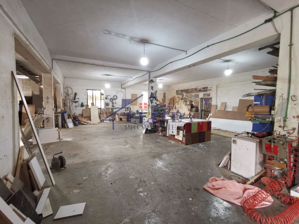 Warehouse for rent near Casa Italia