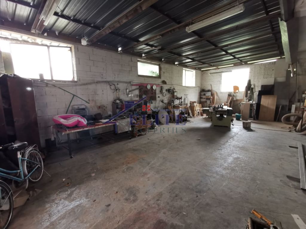 Warehouse for rent near Casa Italia