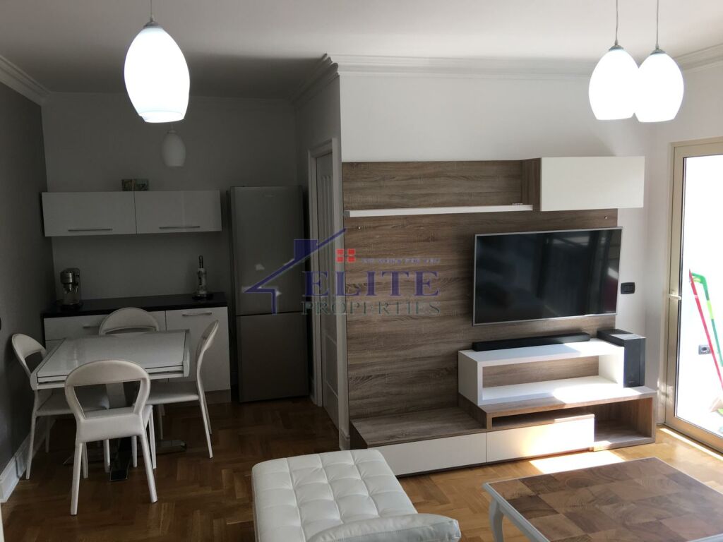 Fusha e Aviacionit, apartament 2+1 me qira