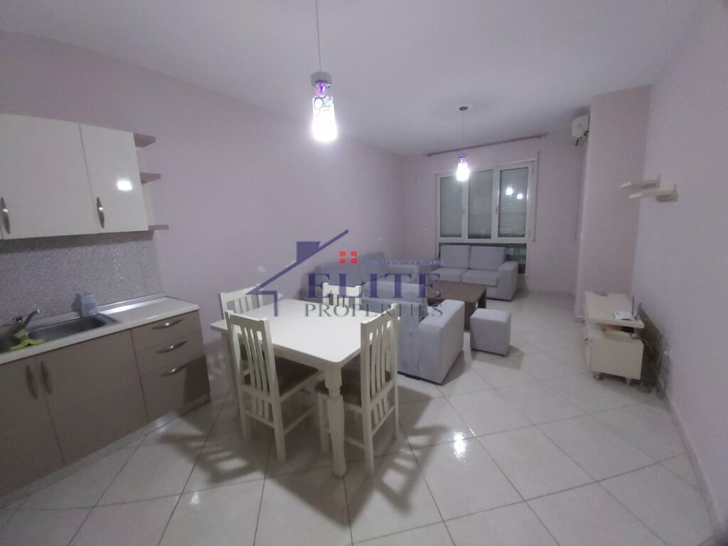 Ish Stacioni i Trenit, apartament 1+1 me qira