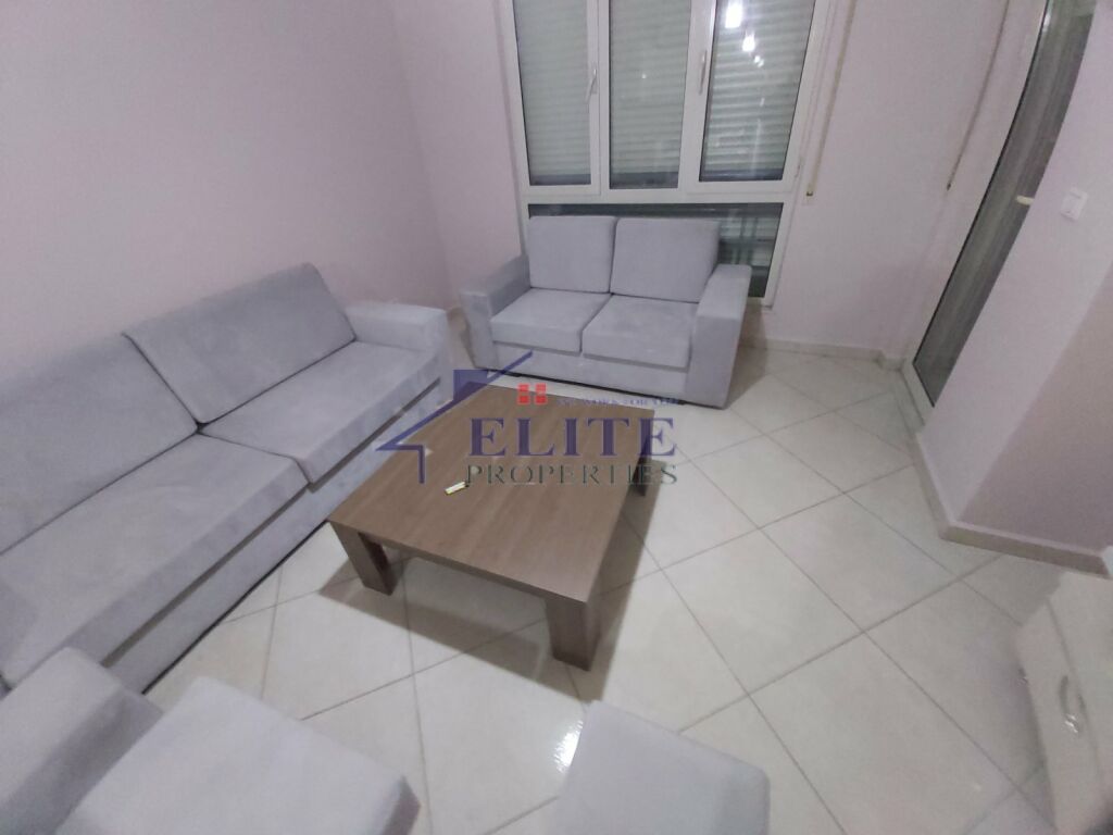 Ish Stacioni i Trenit, apartament 1+1 me qira