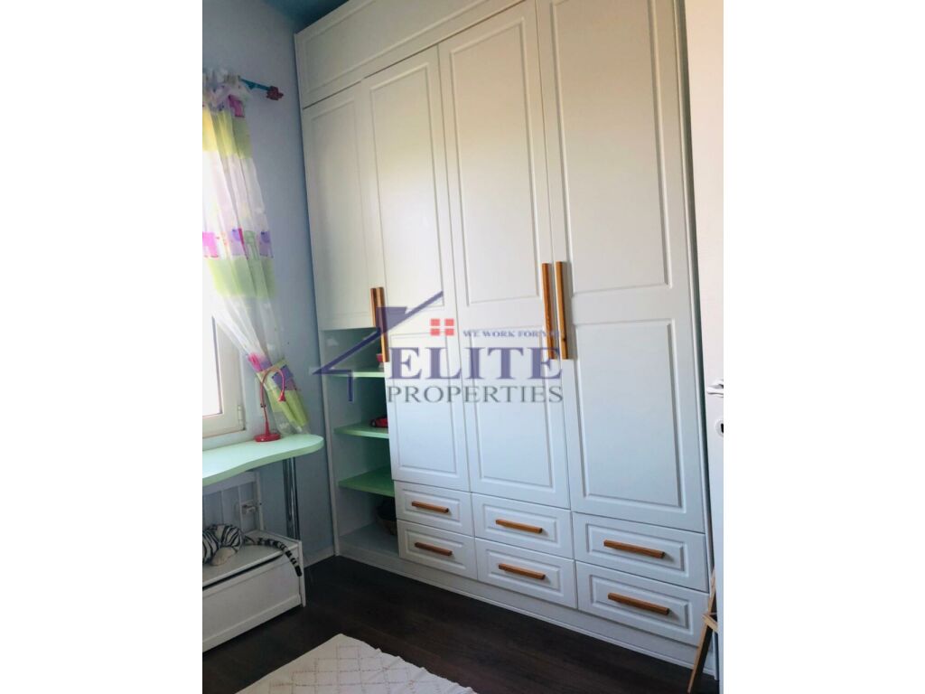 Pranë Liqenit të Thatë, jepet me qera apartament 3+1
