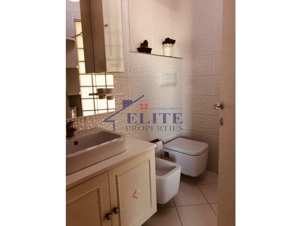 Pranë Liqenit të Thatë, jepet me qera apartament 3+1