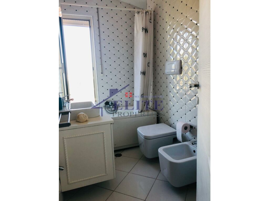 Pranë Liqenit të Thatë, jepet me qera apartament 3+1