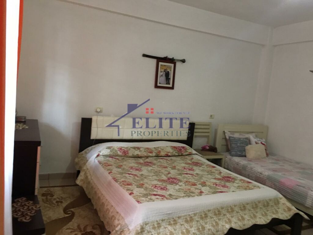 Rruga Besim Alla Yzberisht, vilë në shitje