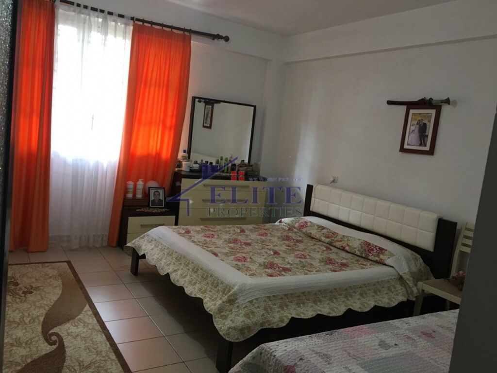 Rruga Besim Alla Yzberisht, vilë në shitje