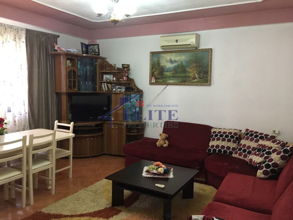 Rruga Besim Alla Yzberisht, vilë në shitje