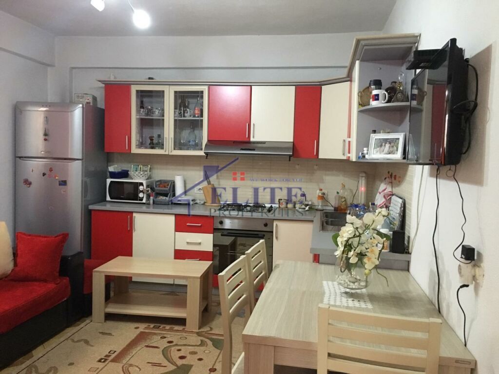 Rruga Besim Alla Yzberisht, vilë në shitje