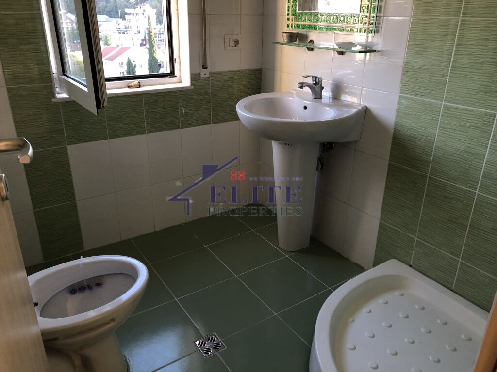 Rruga e Elbasanit, apartament 2+1 me qira