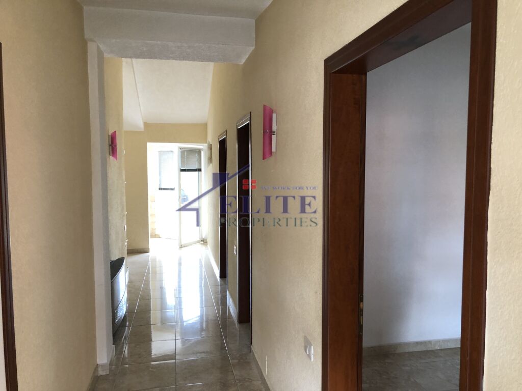 Penthouse me Qira tek Liqeni i Thatë