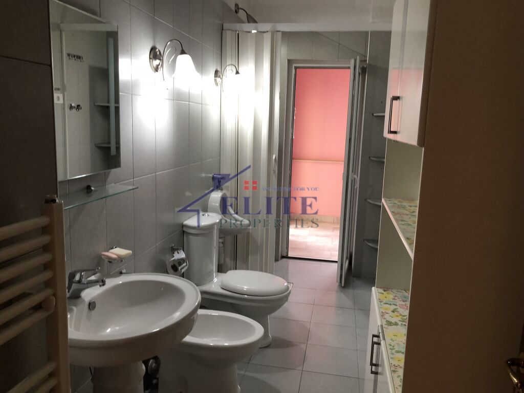 Penthouse me Qira tek Liqeni i Thatë