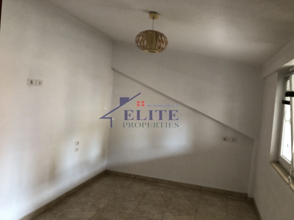 Penthouse me Qira tek Liqeni i Thatë