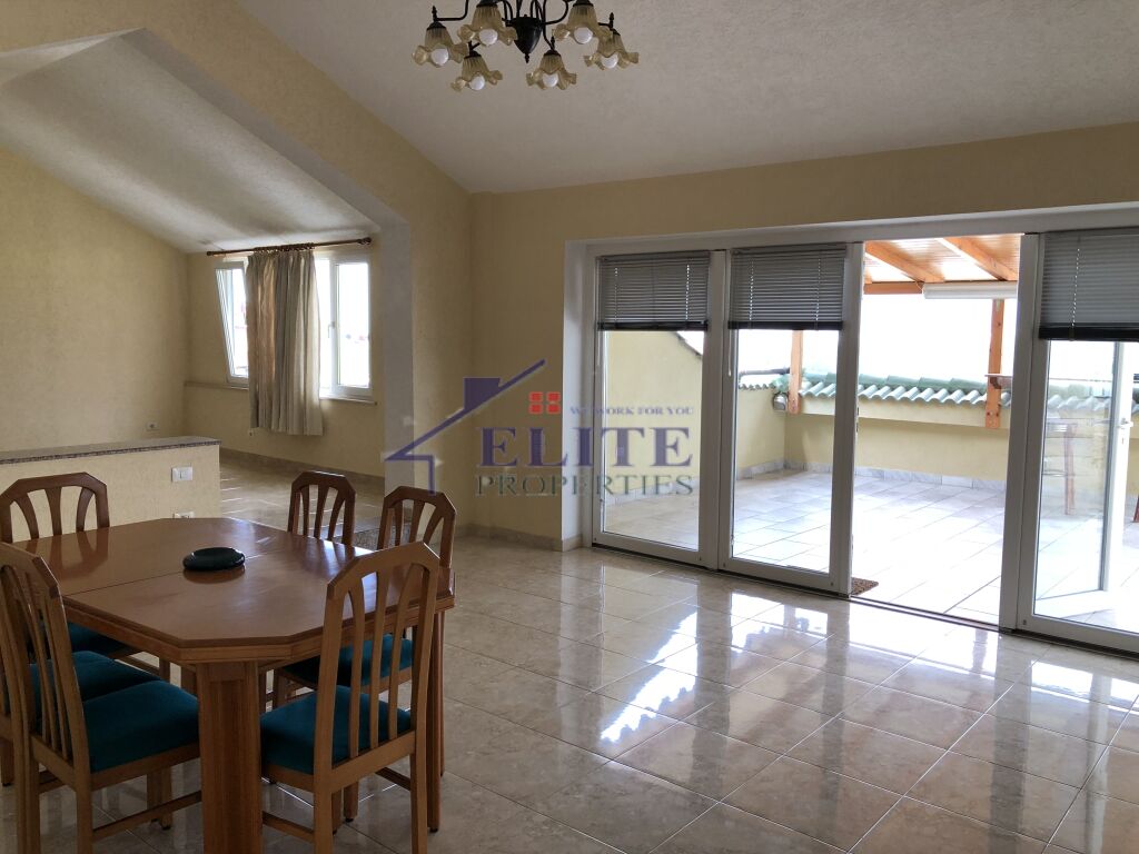 Penthouse me Qira tek Liqeni i Thatë