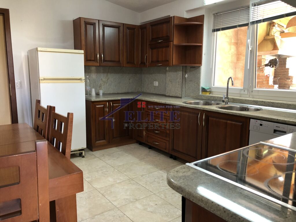 Penthouse me Qira tek Liqeni i Thatë