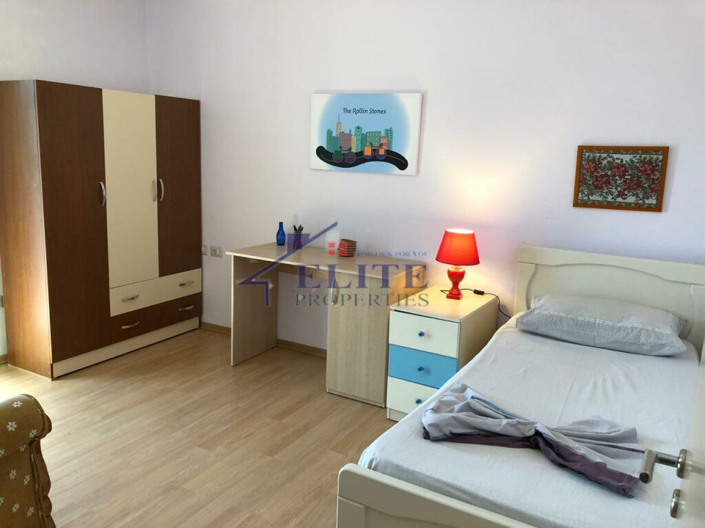 Prane Zogut të Zi, kati i II-të i një vile me qira