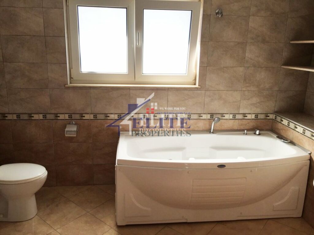 Penthouse me Qira tek Liqeni i Thatë