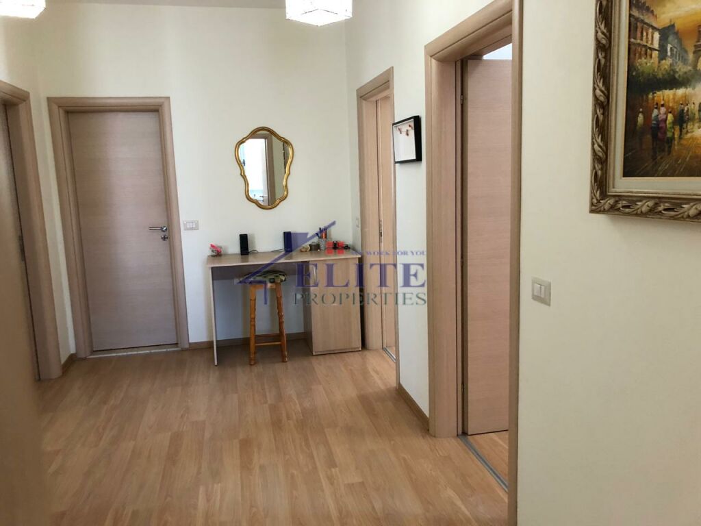 Prane Zogut të Zi, kati i II-të i një vile me qira