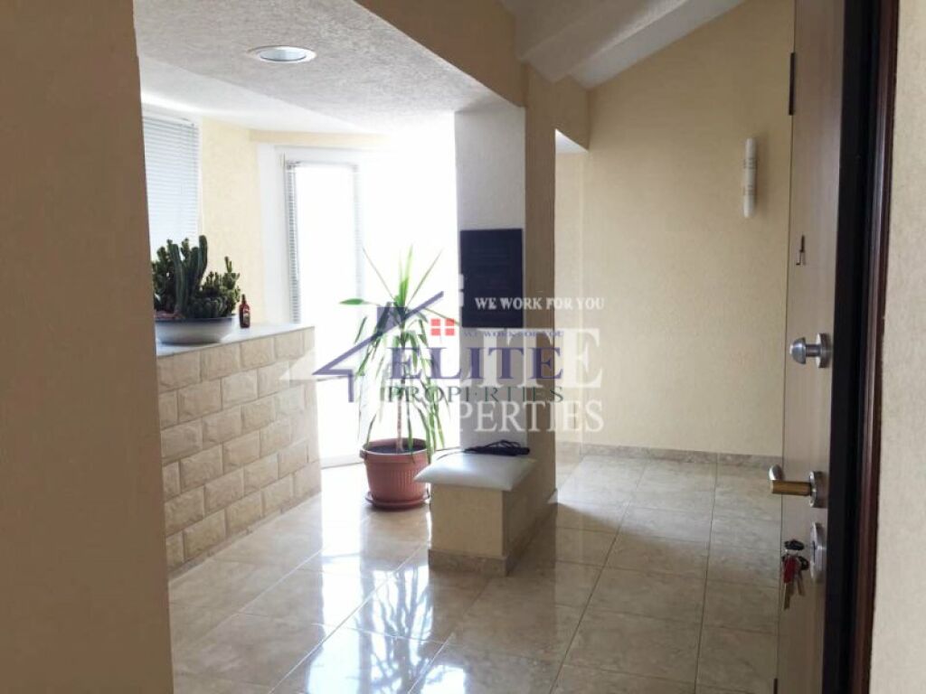 Penthouse me Qira tek Liqeni i Thatë