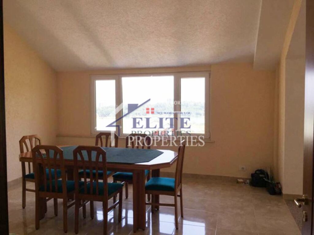 Penthouse me Qira tek Liqeni i Thatë