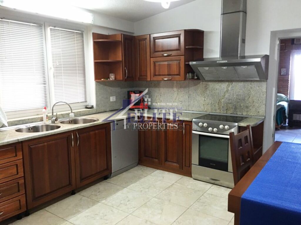 Penthouse me Qira tek Liqeni i Thatë